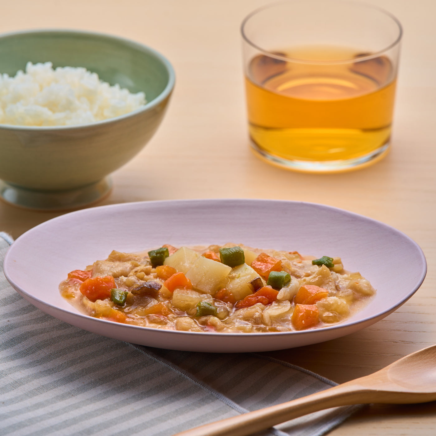 出汁を効かせた味しみ肉じゃが